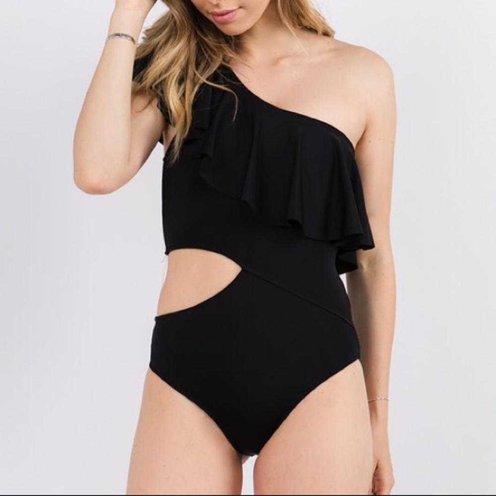 🎉SWIM FLASH SALE🎉🆕ONE PIECE SWIMSUIT-BLACK